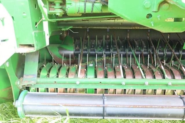 Image of John Deere 569 MegaWide Plus equipment image 4