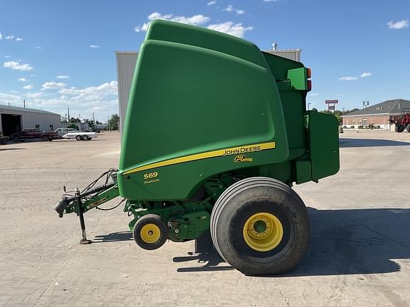 Image of John Deere 569 Premium equipment image 1