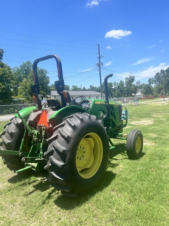 2015 John Deere 5075E Equipment Image0