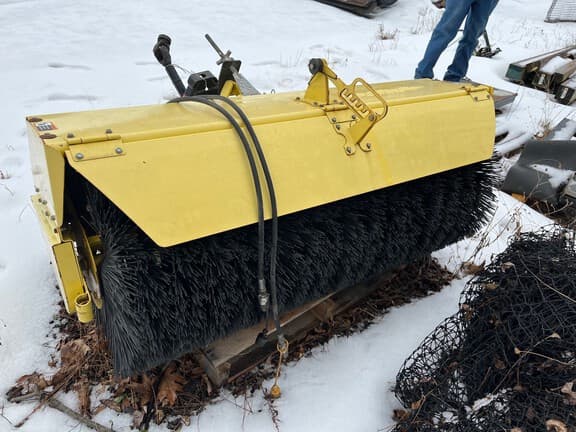 Image of John Deere 60 Heavy Duty Broom equipment image 3