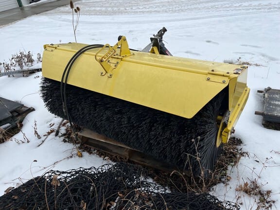 2015 John Deere 60 Heavy Duty Broom Equipment Image0
