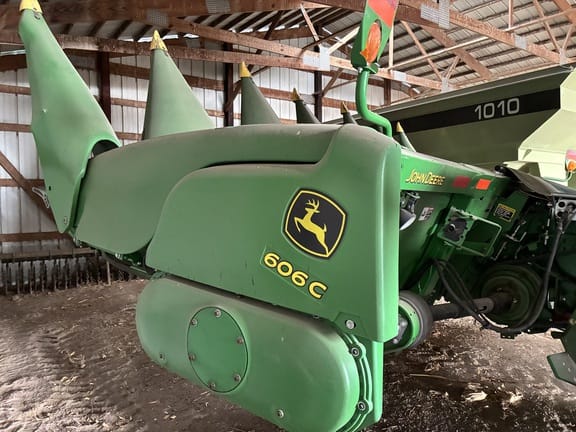 2015 John Deere 606C Equipment Image0