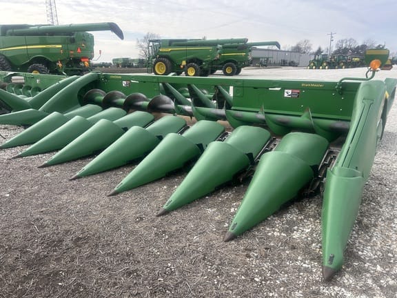2015 John Deere 608C Equipment Image0