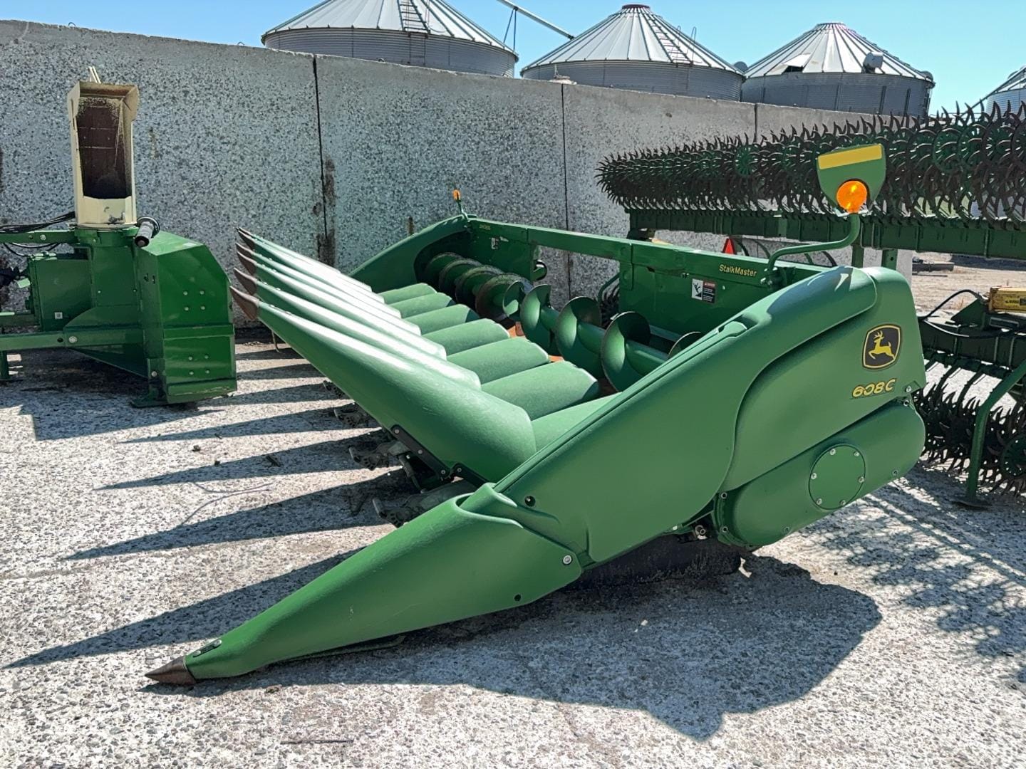 2015 John Deere 608C Equipment Image0
