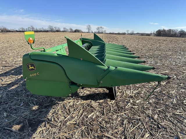 Image of John Deere 608C equipment image 2