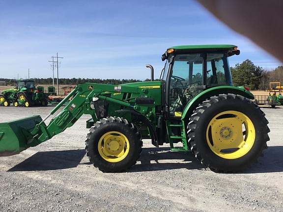 Image of John Deere 6105D equipment image 2