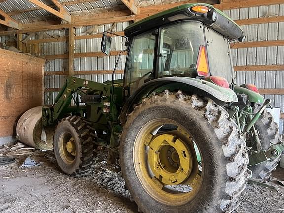Image of John Deere 6105D equipment image 3