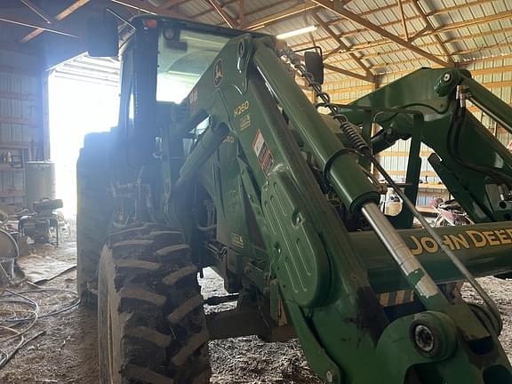Image of John Deere 6105D equipment image 2