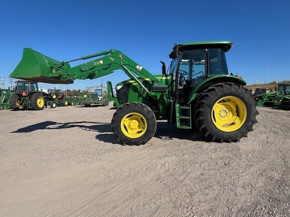 2015 John Deere 6105D Equipment Image0