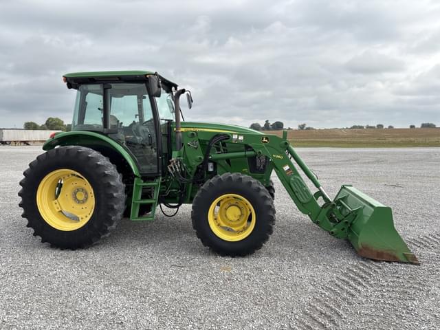 Image of John Deere 6105D equipment image 1