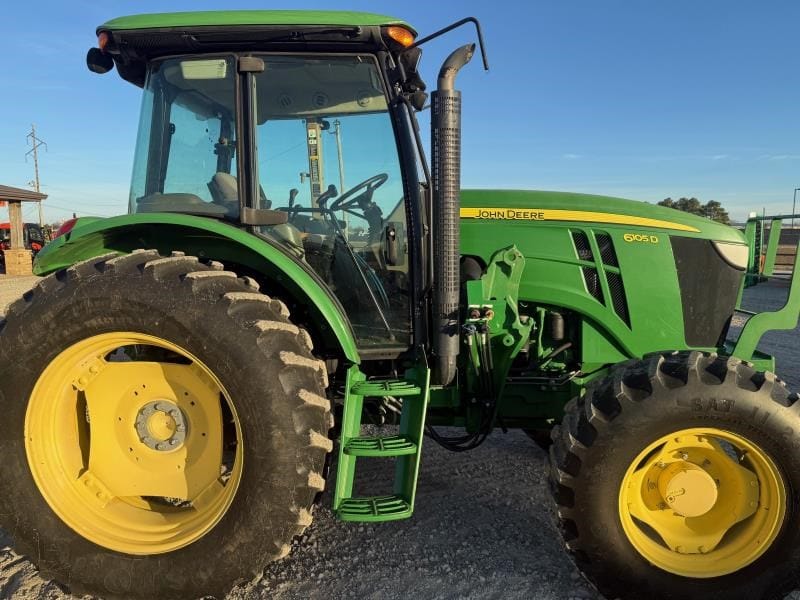 2015 John Deere 6105D Equipment Image0