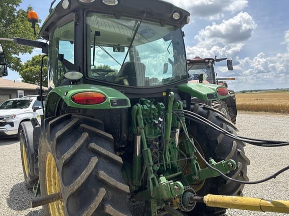 Image of John Deere 6110R equipment image 3