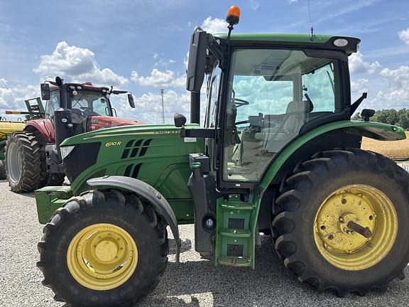 Image of John Deere 6110R equipment image 4