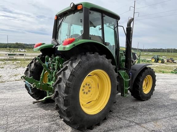 Image of John Deere 6115M equipment image 4