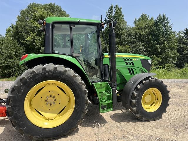 Image of John Deere 6115M equipment image 1