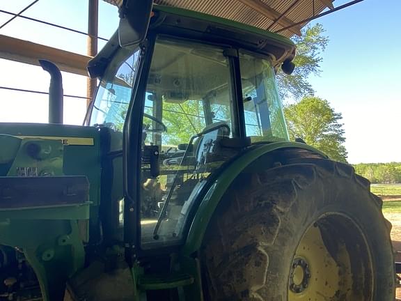Image of John Deere 6120E equipment image 2