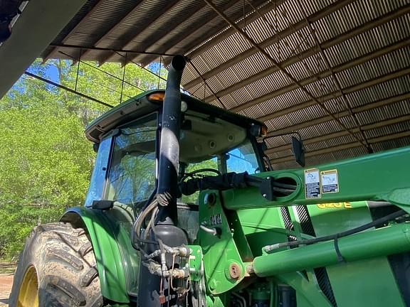 Image of John Deere 6120E equipment image 3