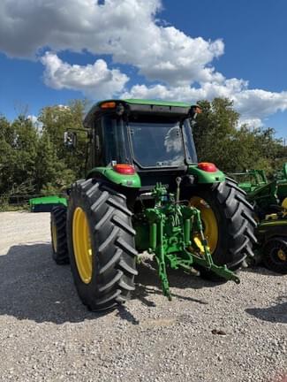 Image of John Deere 6120E equipment image 4