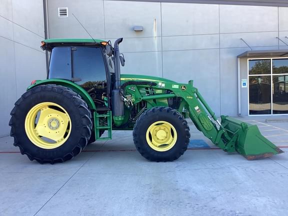 Image of John Deere 6120E equipment image 4