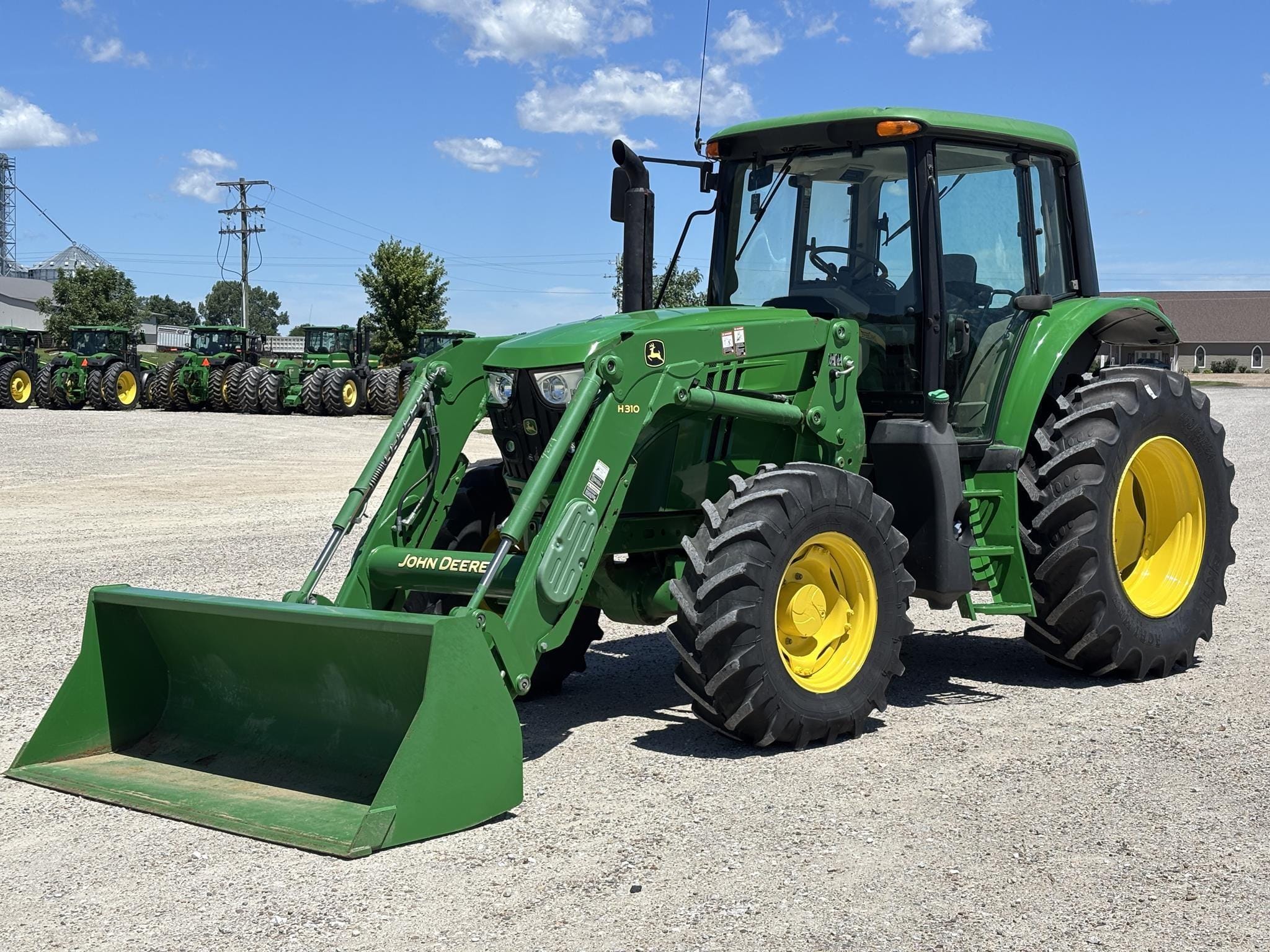 2015 John Deere 6120M Equipment Image0