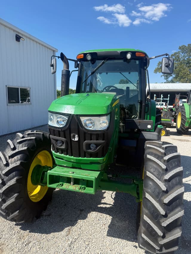 Image of John Deere 6125M equipment image 2