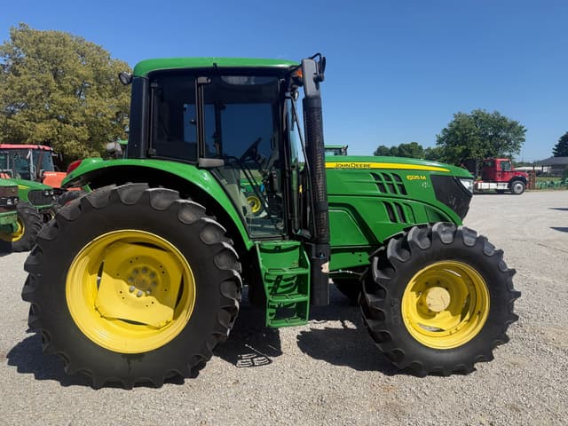 Image of John Deere 6125M equipment image 1