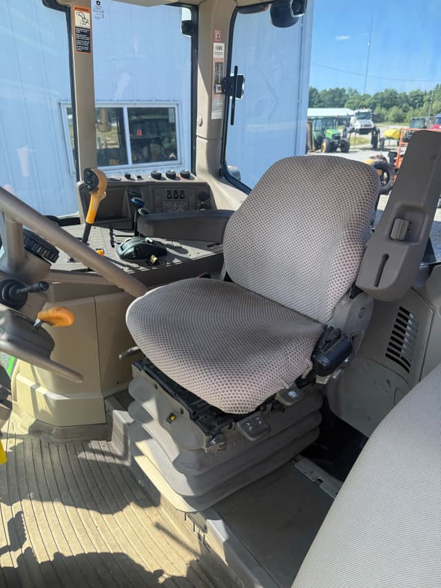 Image of John Deere 6125M equipment image 4