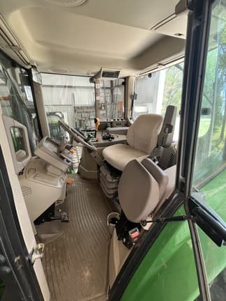 Image of John Deere 6125M equipment image 4