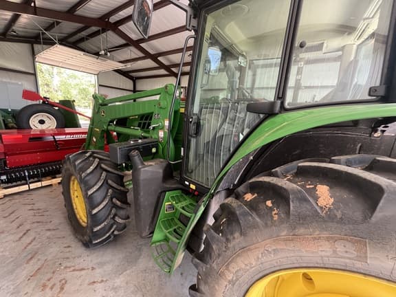 Image of John Deere 6125M equipment image 3