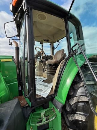 Image of John Deere 6125M equipment image 4