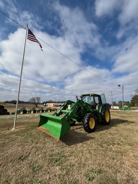 2015 John Deere 6125M Equipment Image0