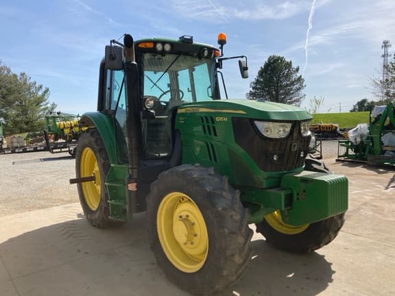 Image of John Deere 6125M equipment image 1