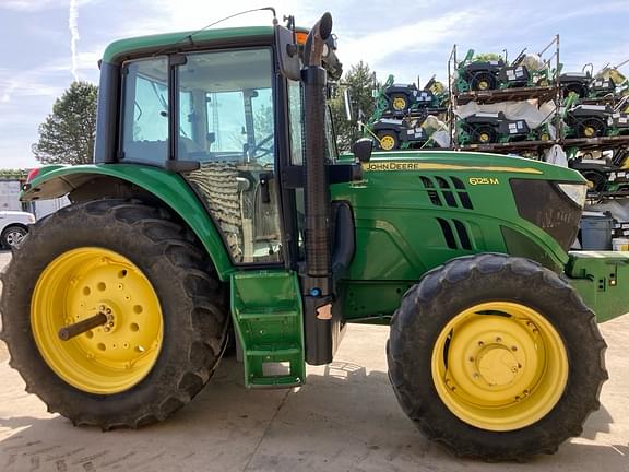 Image of John Deere 6125M equipment image 2