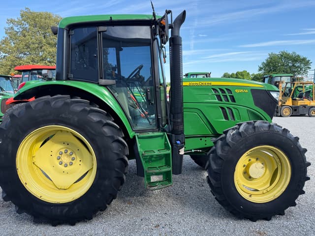 Image of John Deere 6125M equipment image 1