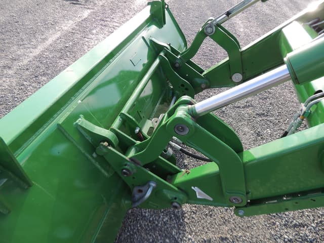 Image of John Deere 6130R equipment image 4