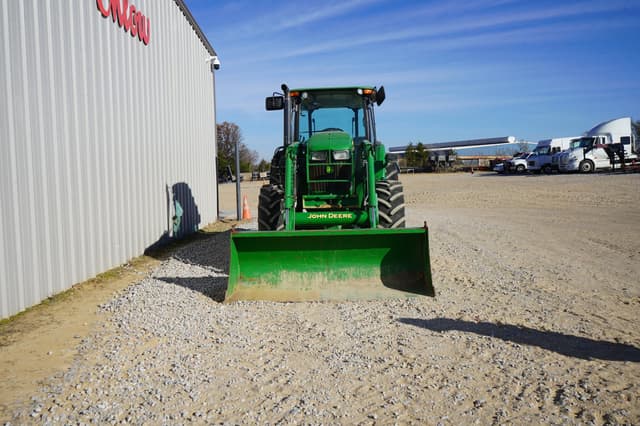 Image of John Deere 6135E equipment image 2