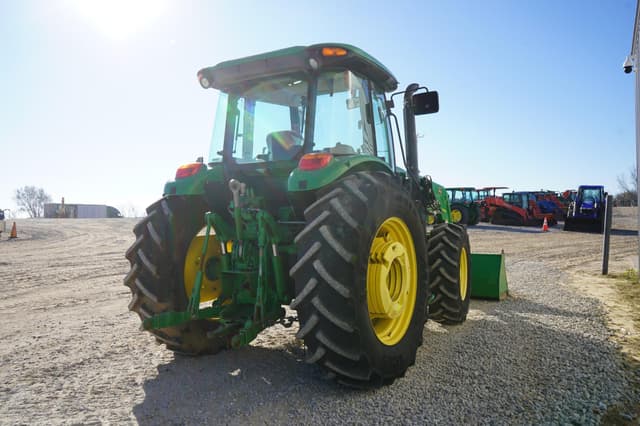 Image of John Deere 6135E equipment image 4