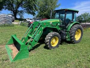 2015 John Deere 6135E Image