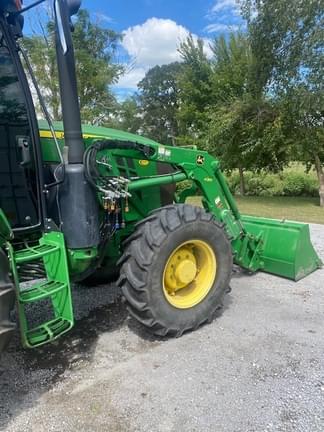 Image of John Deere 6135E equipment image 4