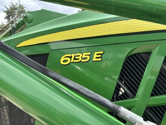 Image of John Deere 6135E equipment image 4