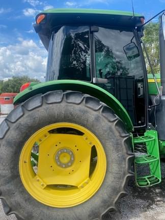 Image of John Deere 6135E equipment image 3