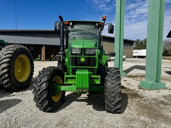 Image of John Deere 6135E equipment image 3