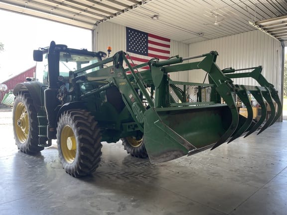 2015 John Deere 6175R Equipment Image0