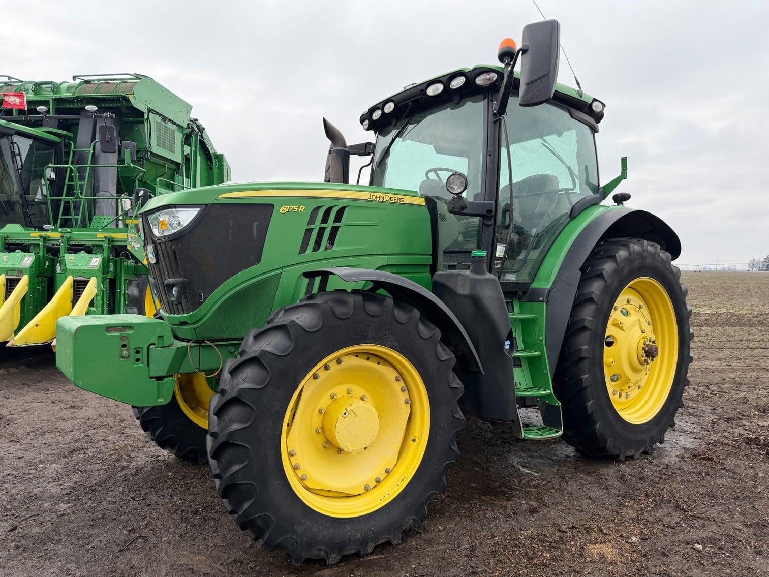 2015 John Deere 6175R Equipment Image0