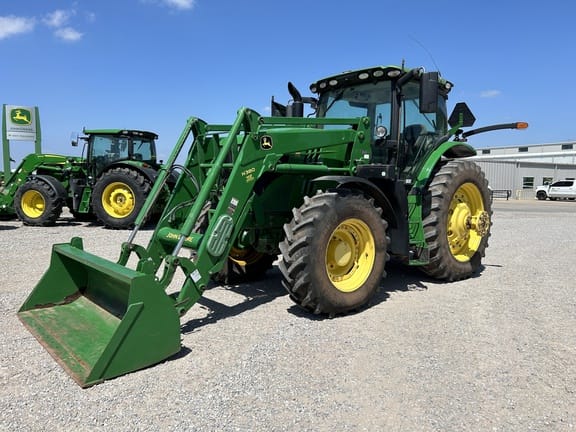 2015 John Deere 6215R Equipment Image0