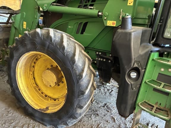 Image of John Deere 6215R equipment image 2