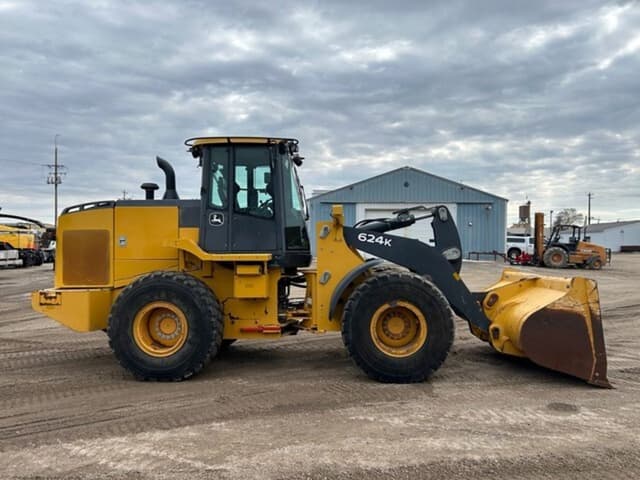 Image of John Deere 624K equipment image 3