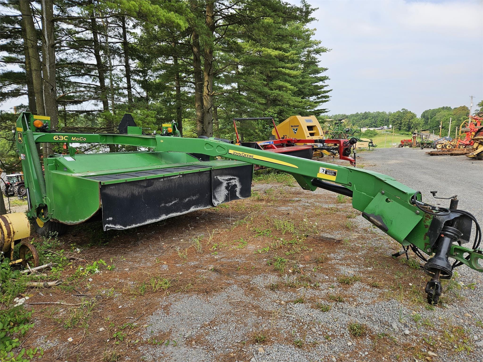 2015 John Deere 630 Equipment Image0