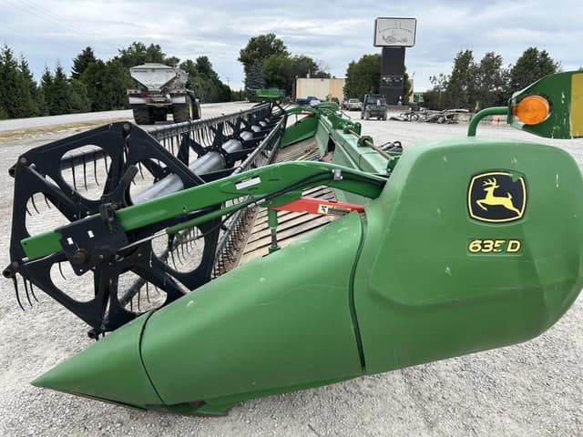 Image of John Deere 635D equipment image 4