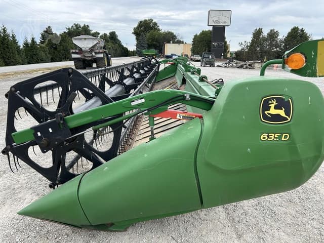Image of John Deere 635D equipment image 4